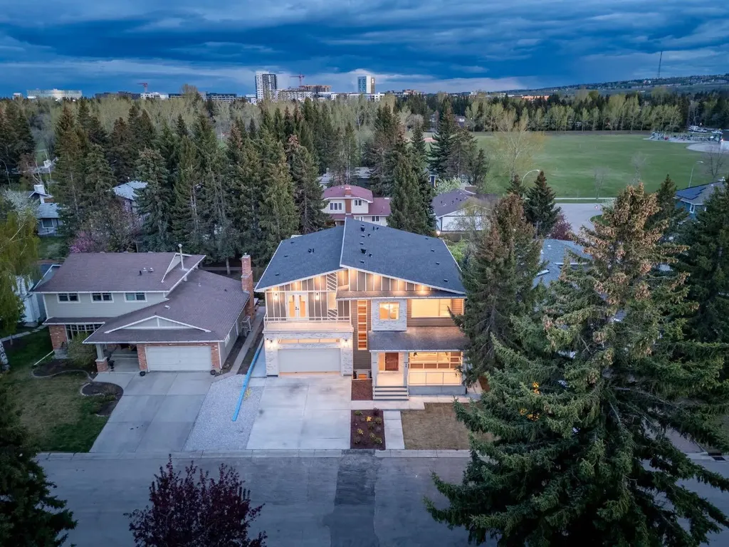 26 Varsplain Place NW Calgary AB T3A 0C7