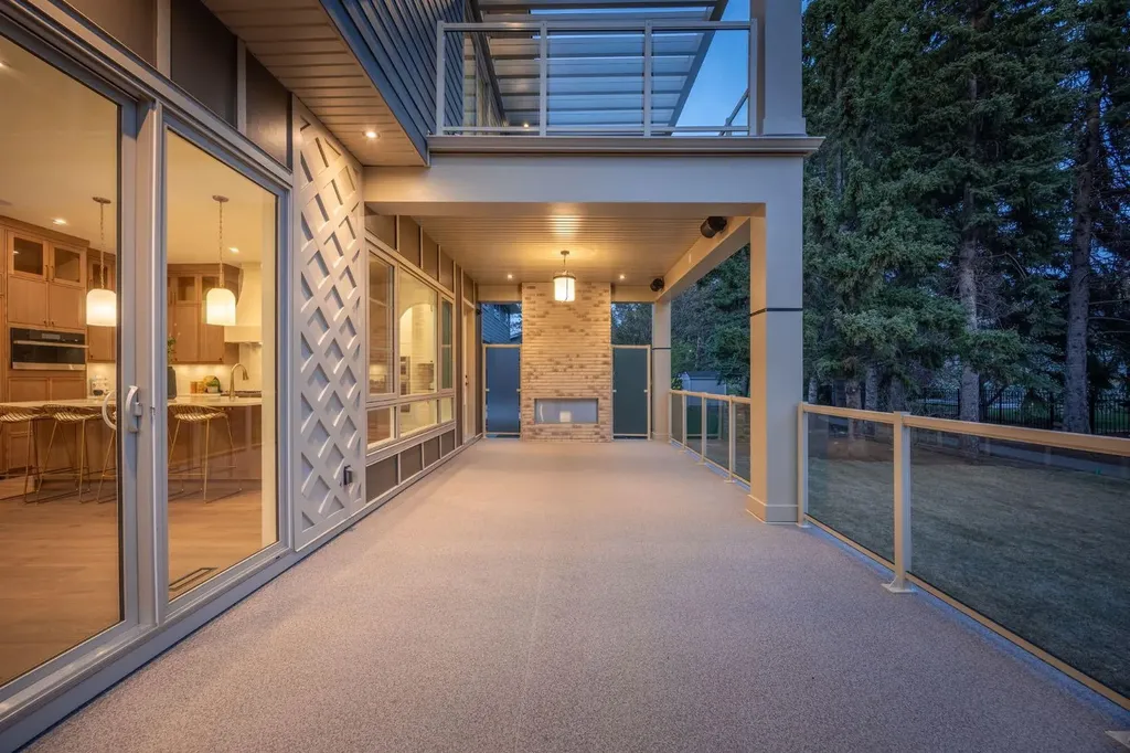 26 Varsplain Place NW Calgary AB T3A 0C7