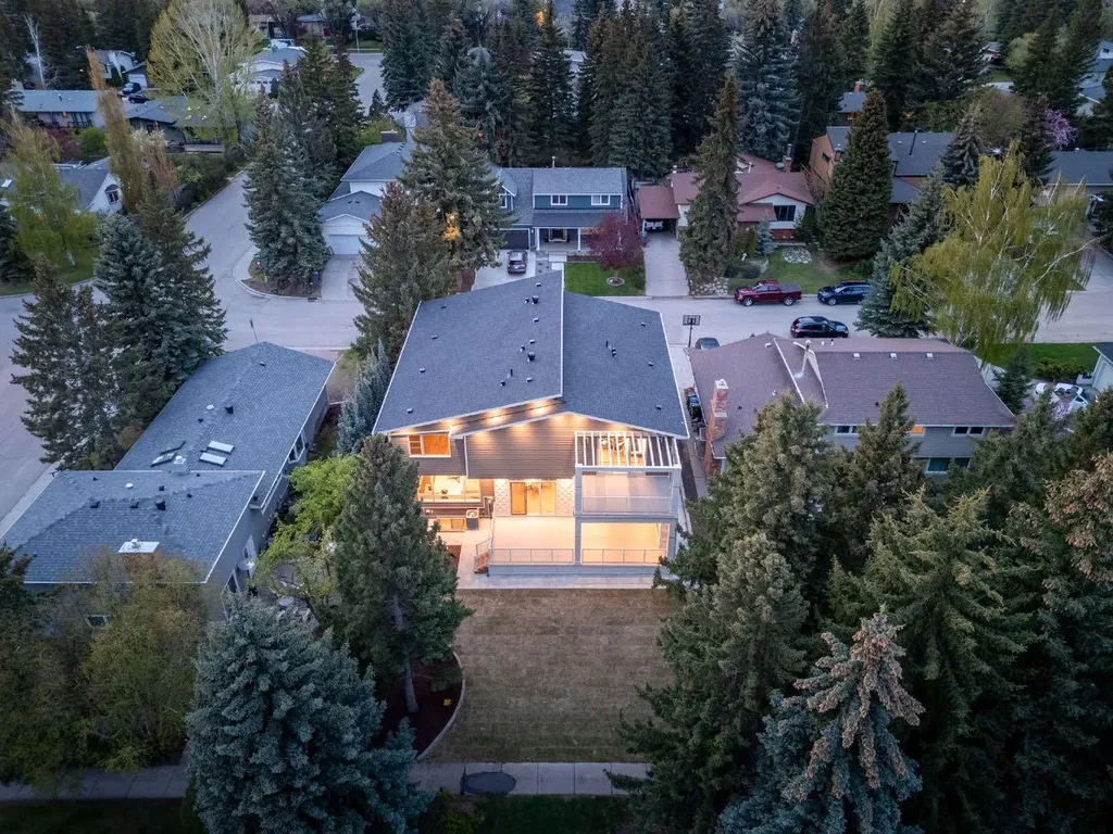 26 Varsplain Place NW Calgary AB T3A 0C7