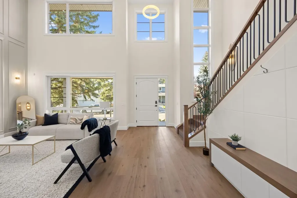 26 Varsplain Place NW Calgary AB T3A 0C7