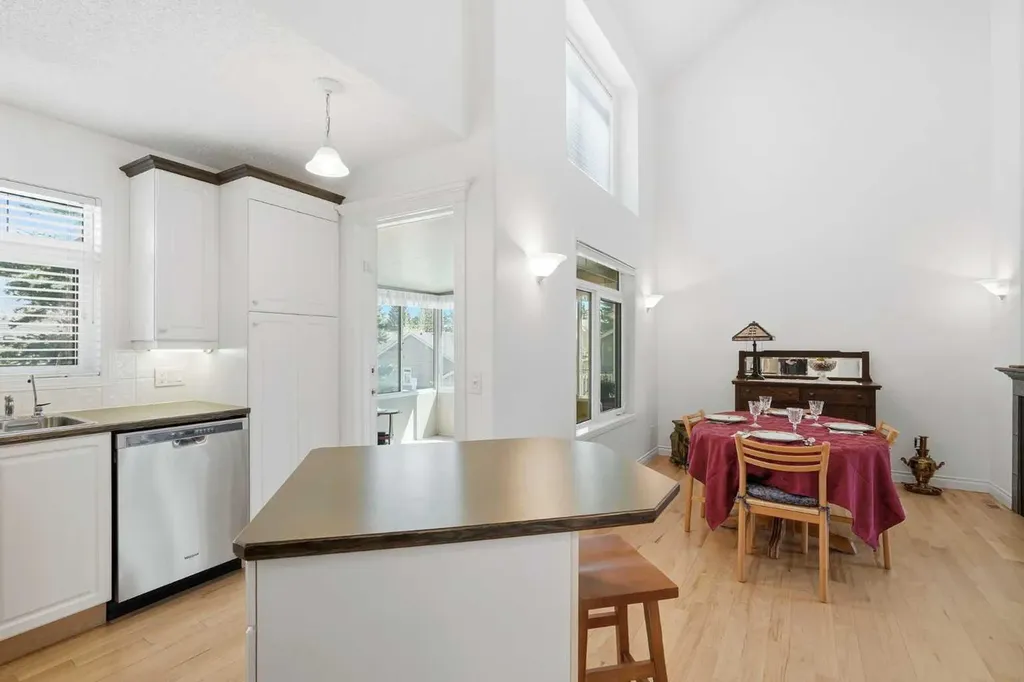 18 Varsity Estates Park NW Calgary AB T3A 6A4