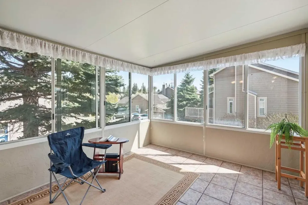 18 Varsity Estates Park NW Calgary AB T3A 6A4