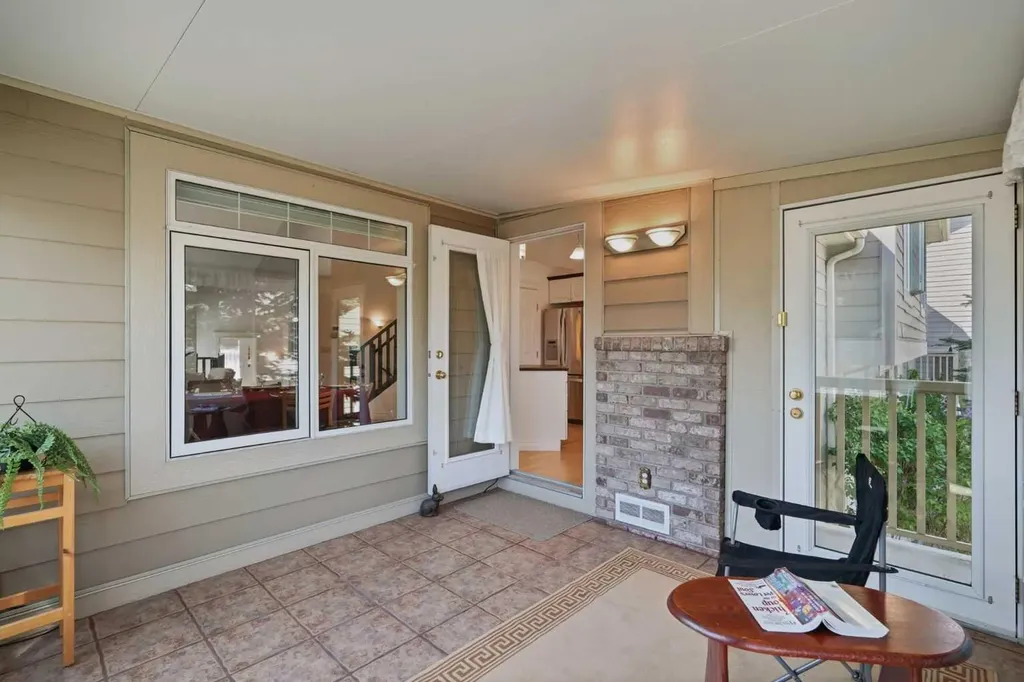 18 Varsity Estates Park NW Calgary AB T3A 6A4