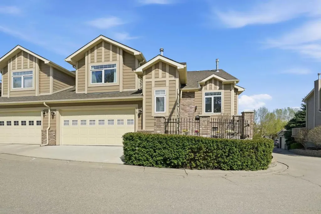 18 Varsity Estates Park NW Calgary AB T3A 6A4