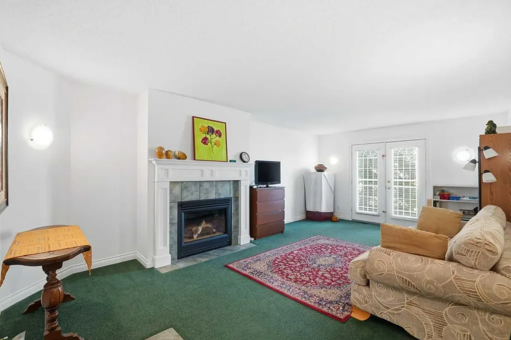 18 Varsity Estates Park NW Calgary AB T3A 6A4