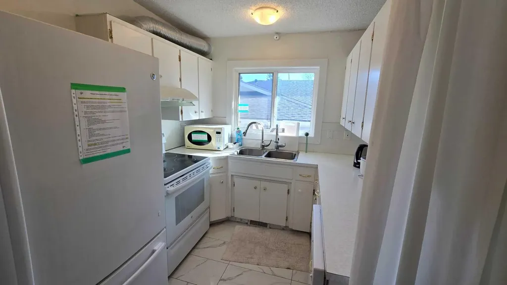 5806 Dalgleish Road NW Calgary AB T3A 1K5