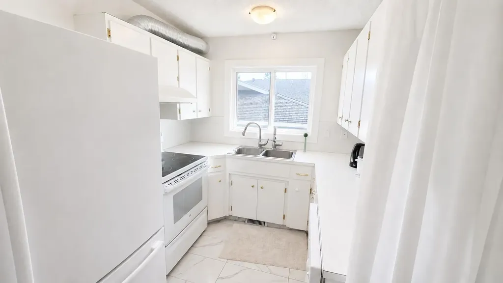 5806 Dalgleish Road NW Calgary AB T3A 1K5