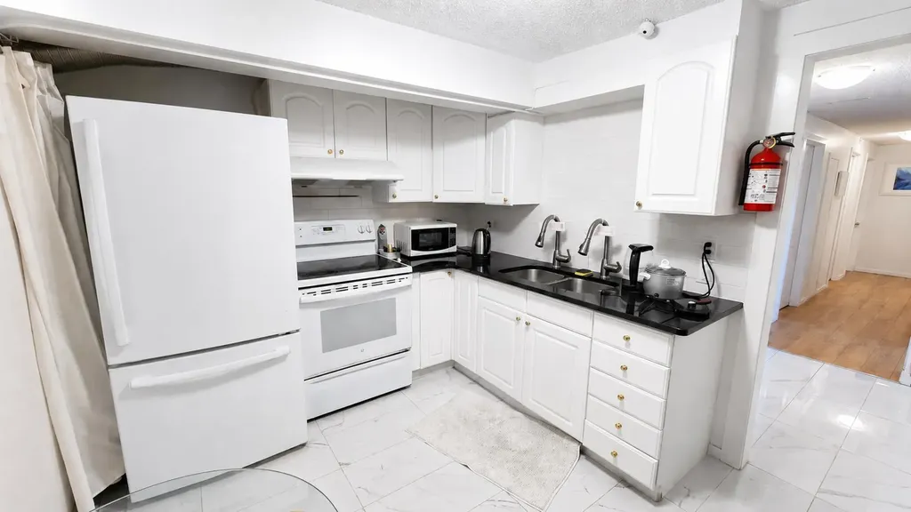 5806 Dalgleish Road NW Calgary AB T3A 1K5