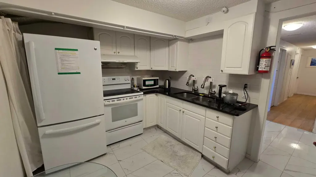 5806 Dalgleish Road NW Calgary AB T3A 1K5