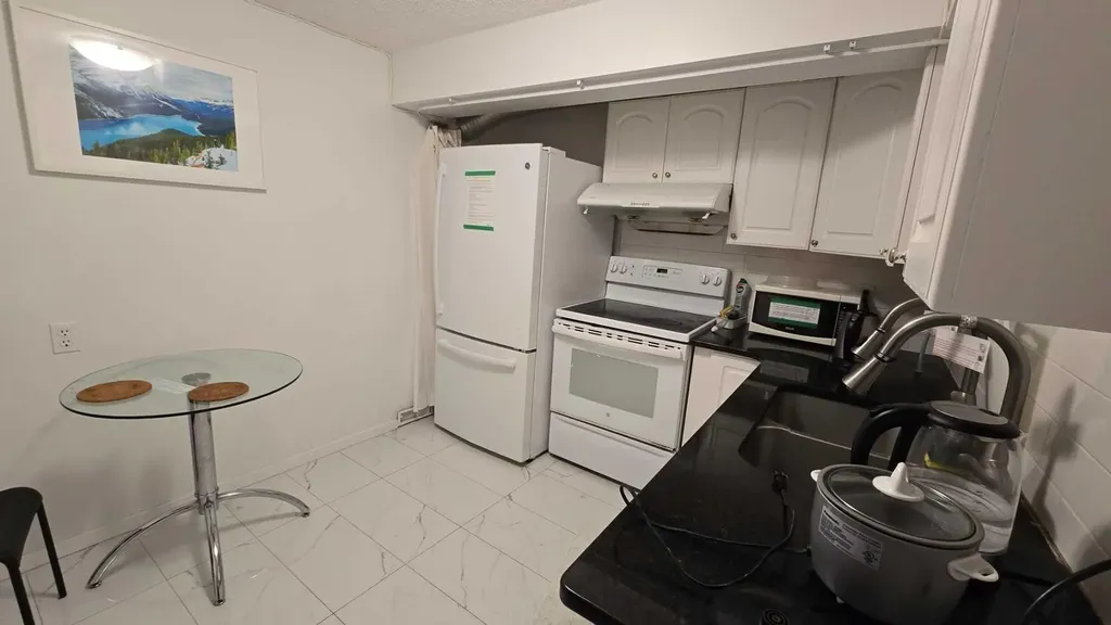 5806 Dalgleish Road NW Calgary AB T3A 1K5