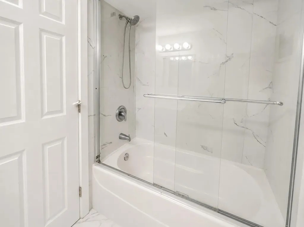 5806 Dalgleish Road NW Calgary AB T3A 1K5