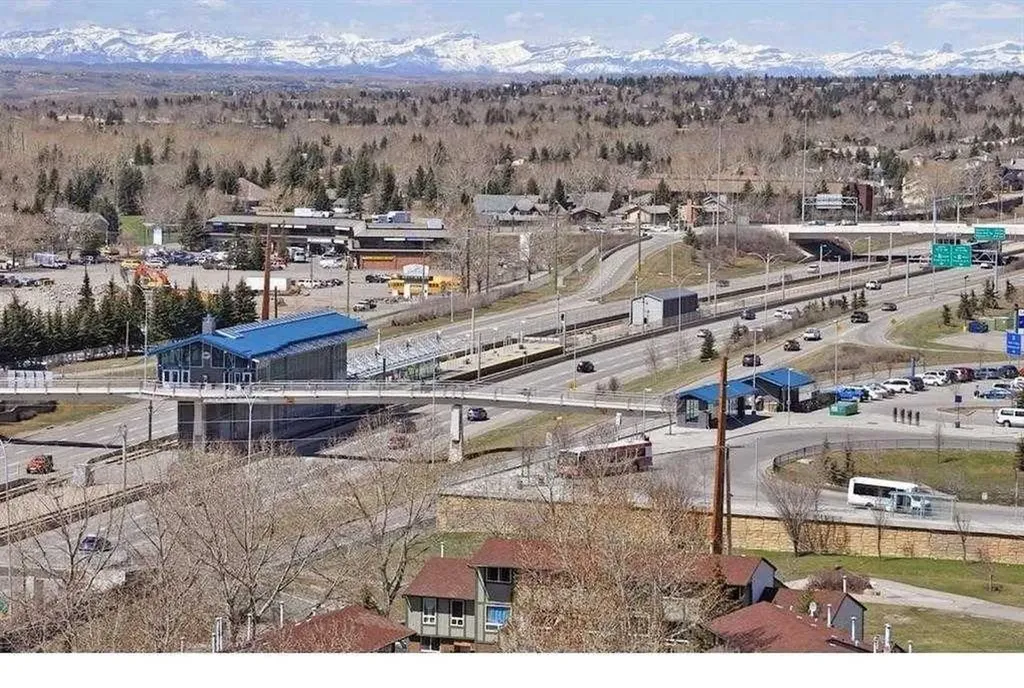 5806 Dalgleish Road NW Calgary AB T3A 1K5