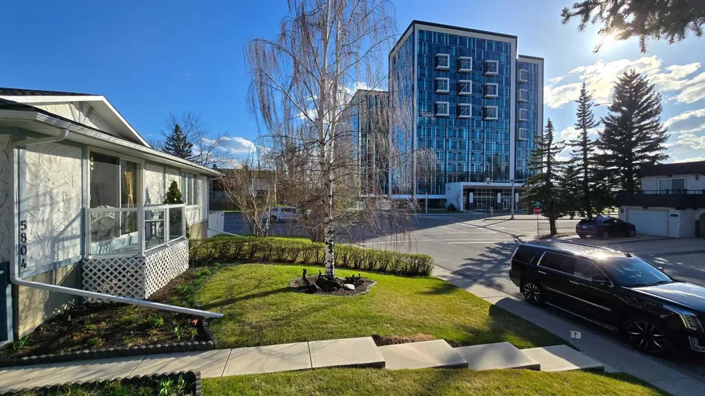 5806 Dalgleish Road NW Calgary AB T3A 1K5