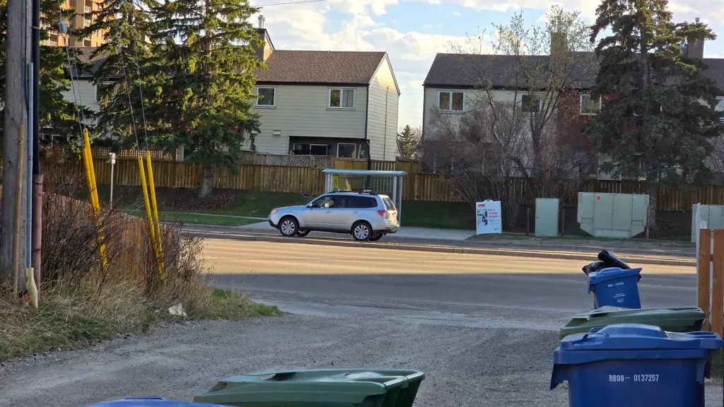5806 Dalgleish Road NW Calgary AB T3A 1K5