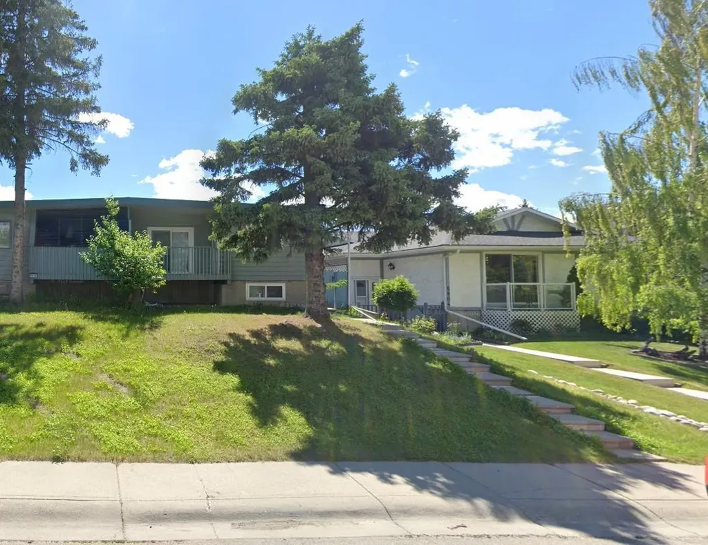 5806 Dalgleish Road NW Calgary AB T3A 1K5