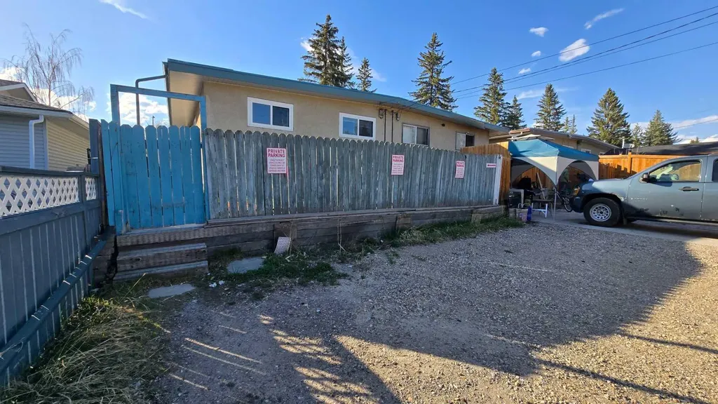 5806 Dalgleish Road NW Calgary AB T3A 1K5