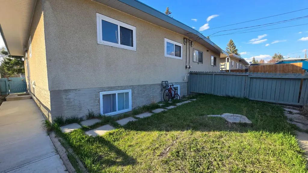5806 Dalgleish Road NW Calgary AB T3A 1K5