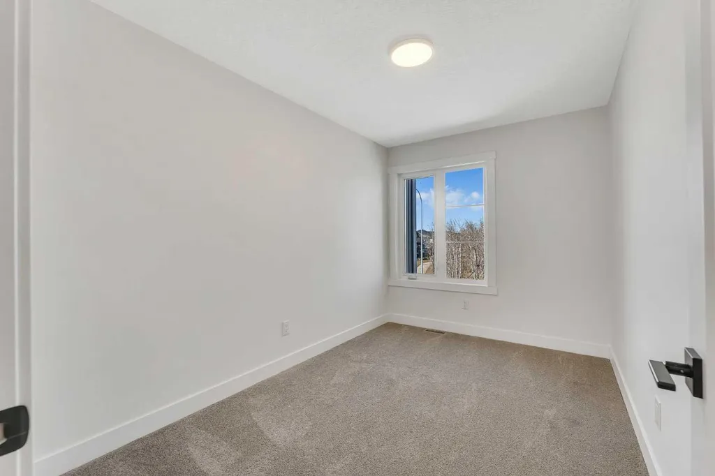 8850 48 Street NE Calgary AB T3J 5N8