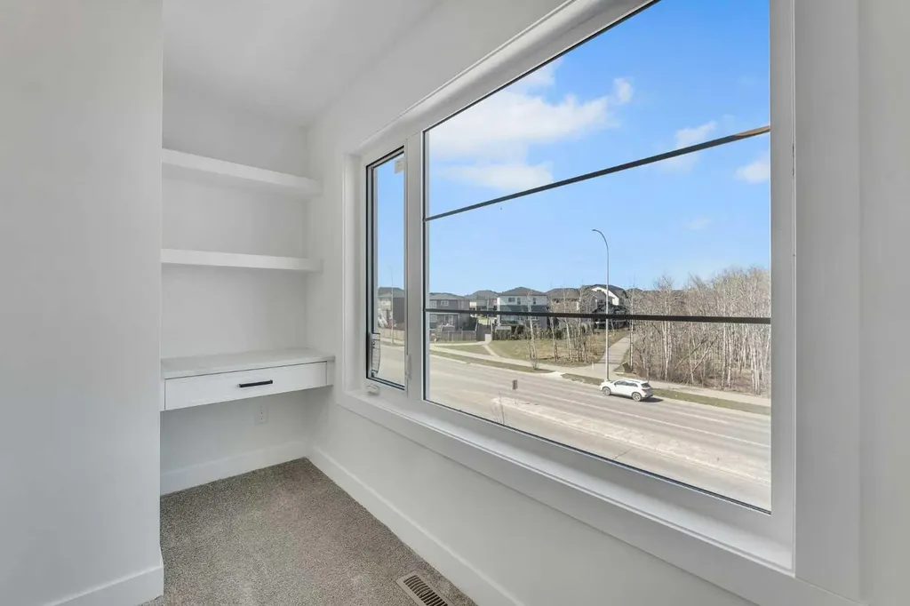 8850 48 Street NE Calgary AB T3J 5N8