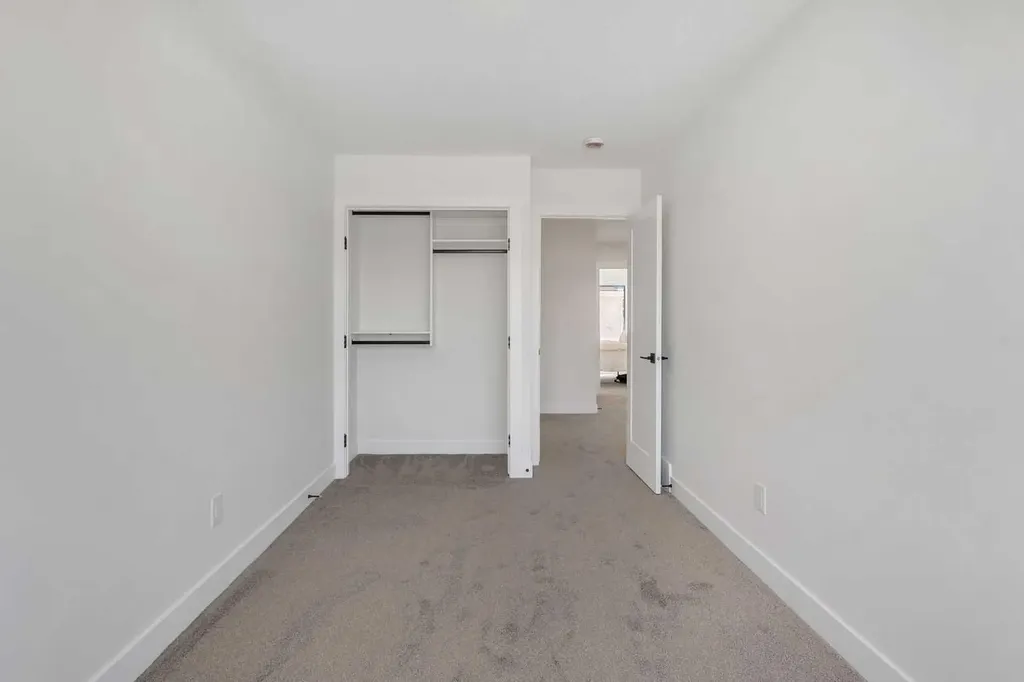 8850 48 Street NE Calgary AB T3J 5N8