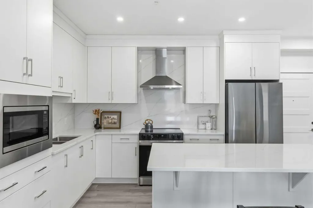 81 Arbour Lake View NW Calgary AB T3G 0H4