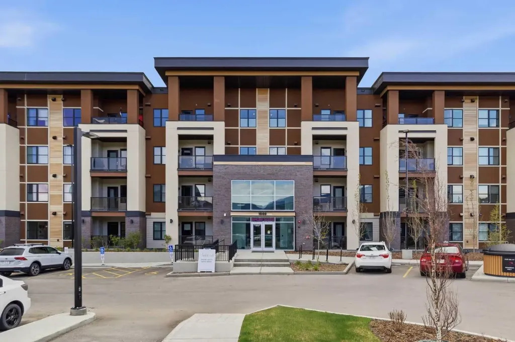 81 Arbour Lake View NW Calgary AB T3G 0H4