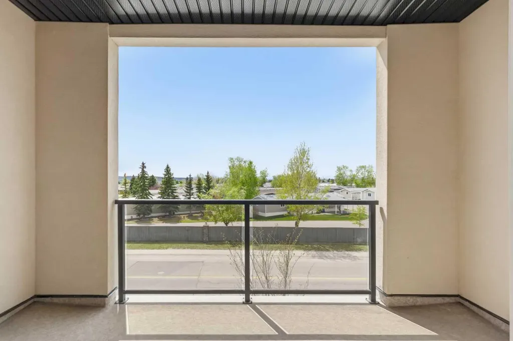 81 Arbour Lake View NW Calgary AB T3G 0H4