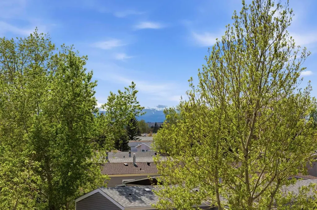 81 Arbour Lake View NW Calgary AB T3G 0H4