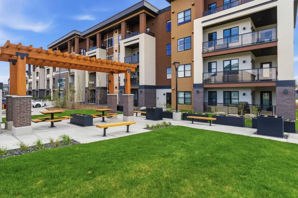 81 Arbour Lake View NW Calgary AB T3G 0H4
