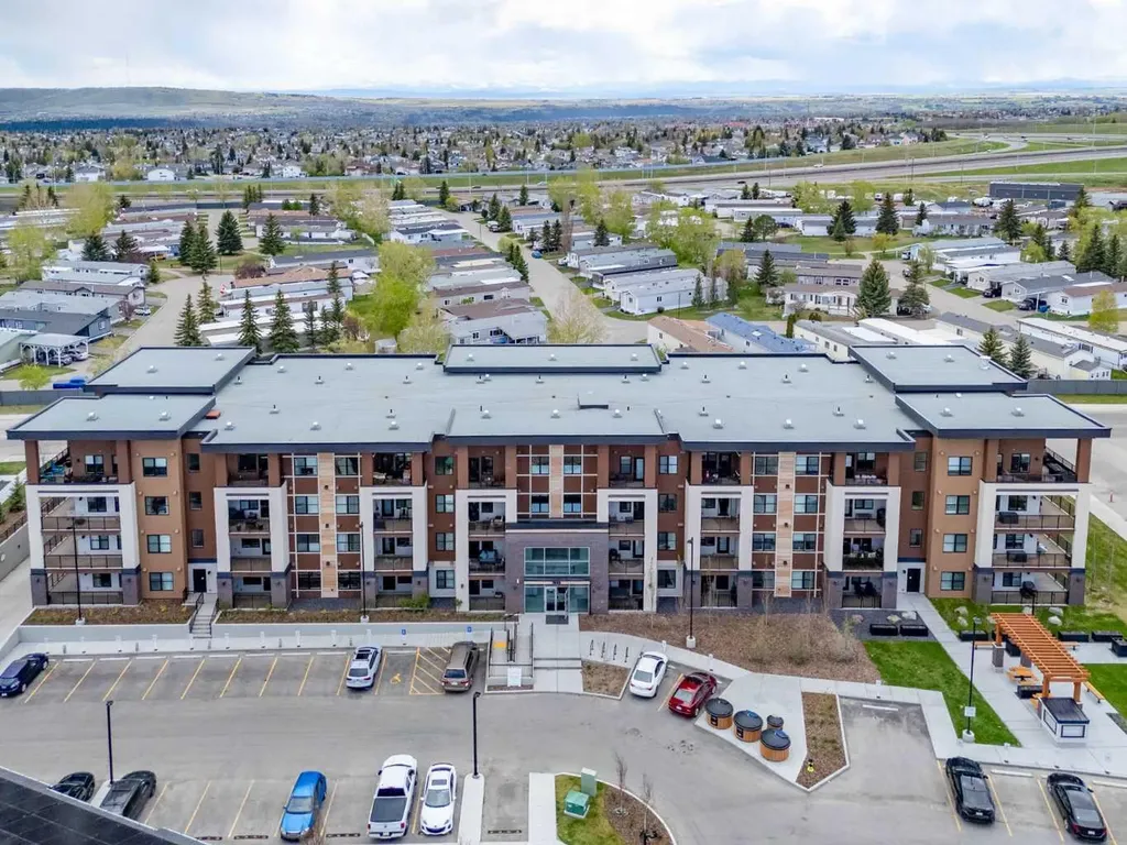 81 Arbour Lake View NW Calgary AB T3G 0H4