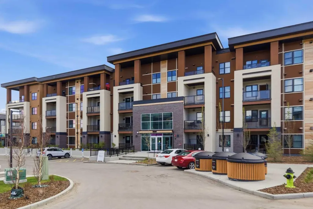 81 Arbour Lake View NW Calgary AB T3G 0H4