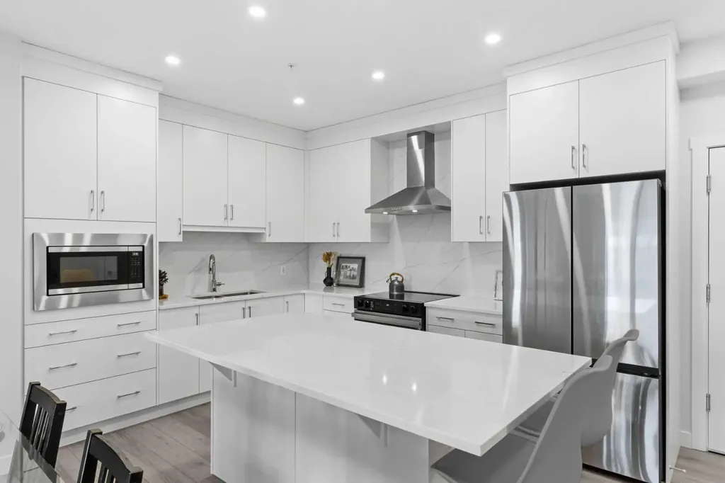81 Arbour Lake View NW Calgary AB T3G 0H4