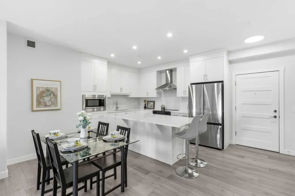 81 Arbour Lake View NW Calgary AB T3G 0H4