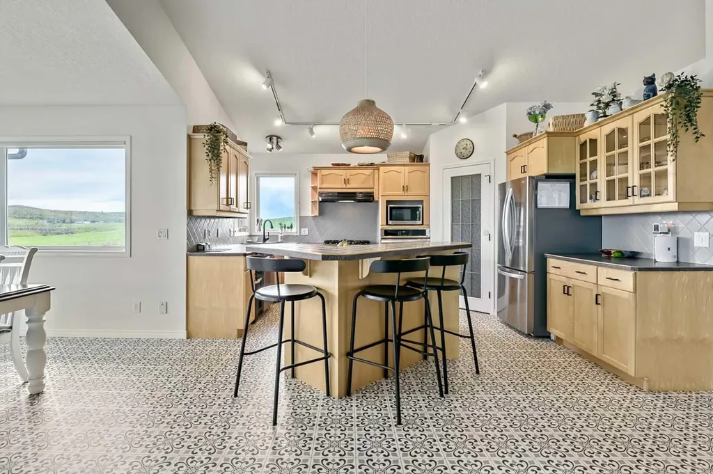 290098 48 Street W Rural Foothills County AB T1S 7A6