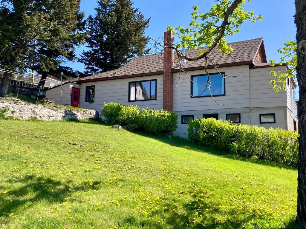 6525 21 Avenue Coleman AB T0K 0M0