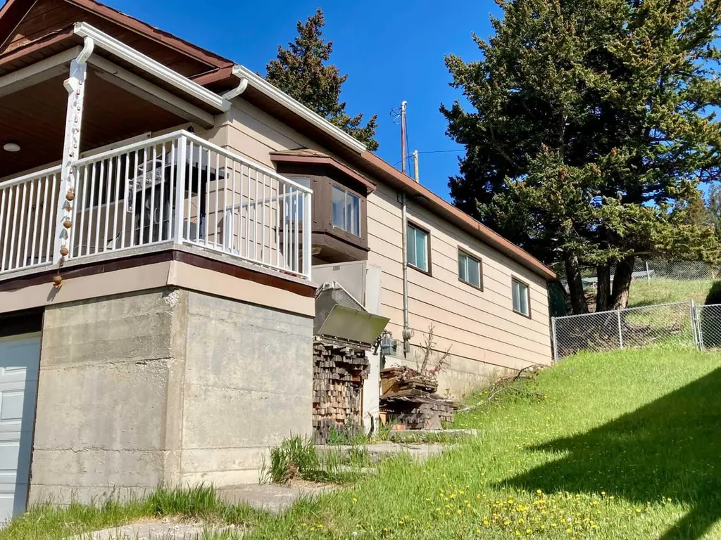 6525 21 Avenue Coleman AB T0K 0M0