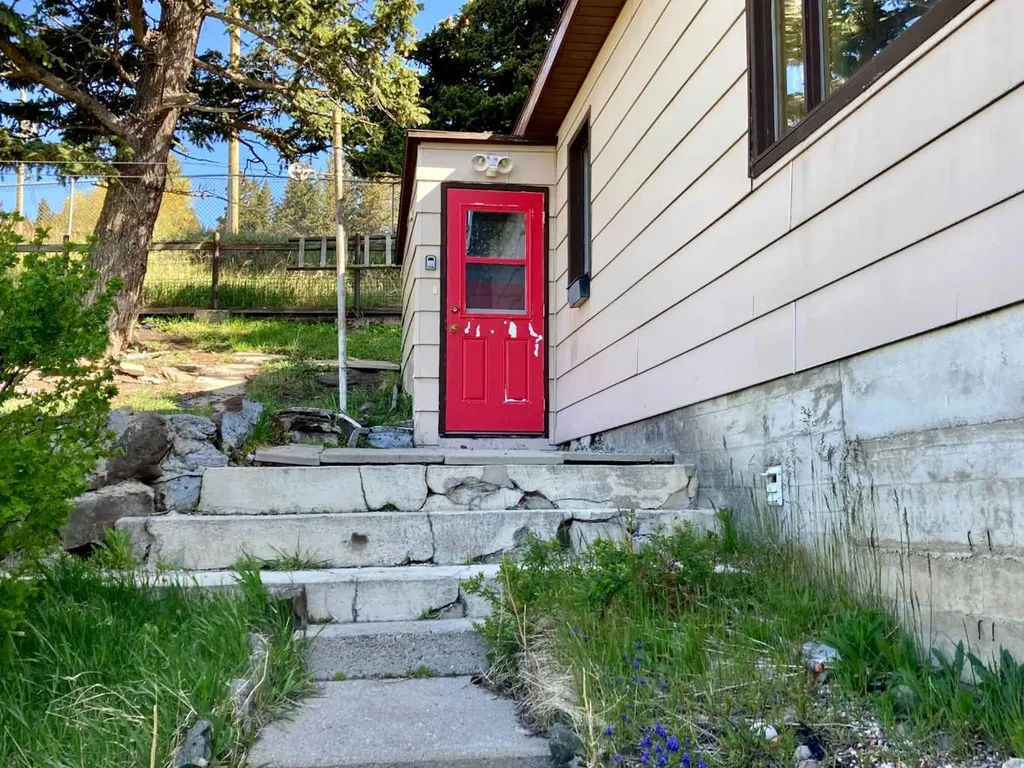 6525 21 Avenue Coleman AB T0K 0M0