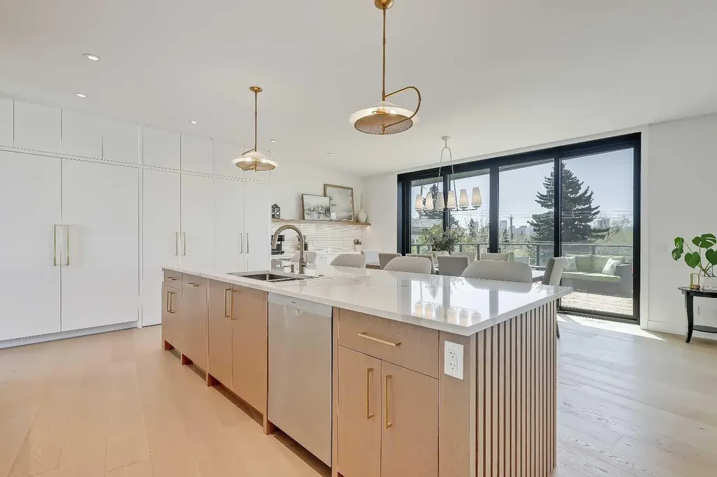 159 Rosery Drive NW Calgary AB T2K 1L8