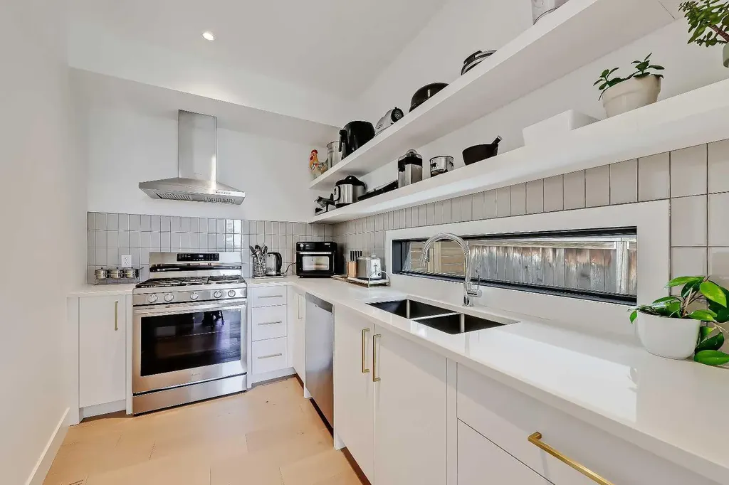 159 Rosery Drive NW Calgary AB T2K 1L8