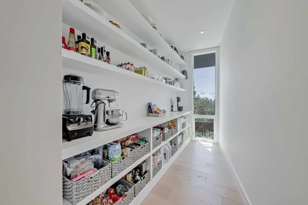 159 Rosery Drive NW Calgary AB T2K 1L8