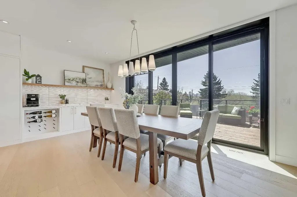159 Rosery Drive NW Calgary AB T2K 1L8