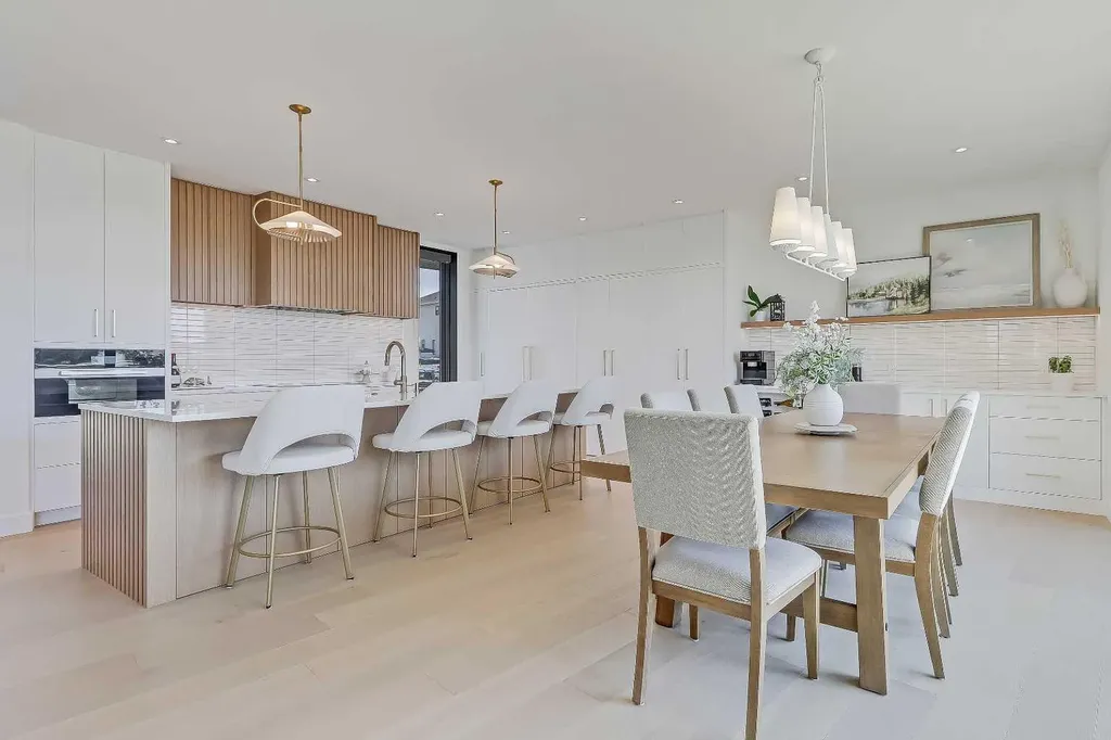 159 Rosery Drive NW Calgary AB T2K 1L8