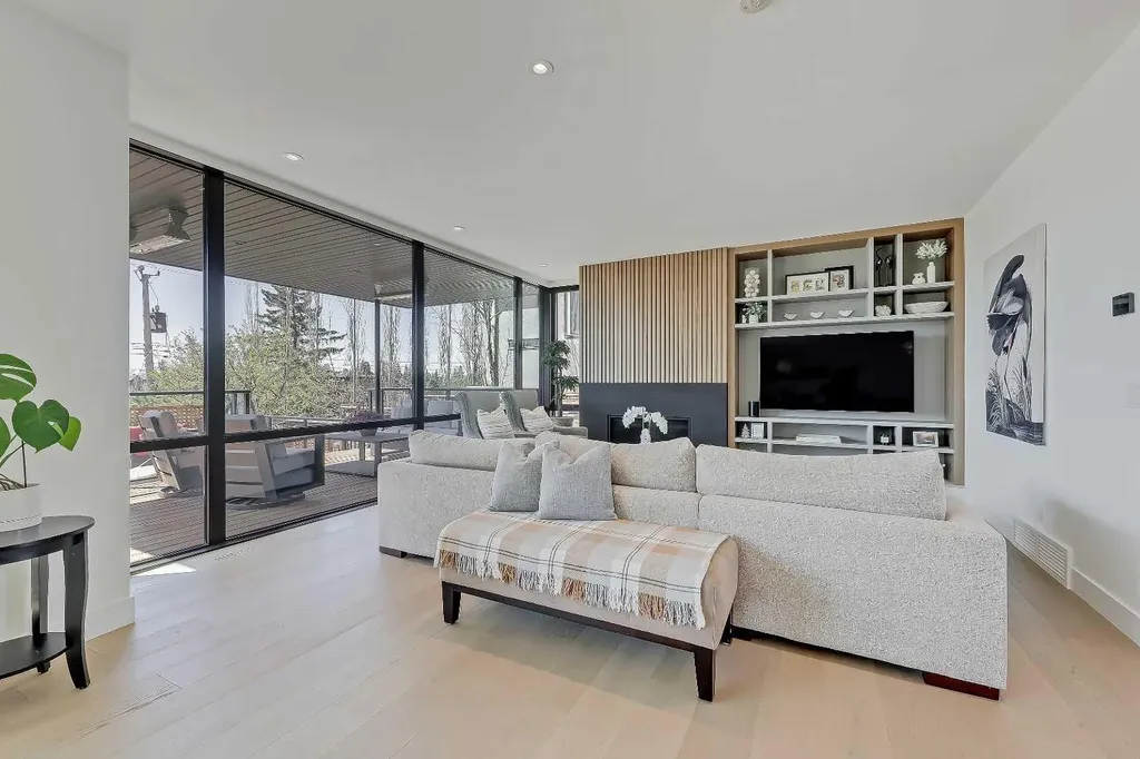 159 Rosery Drive NW Calgary AB T2K 1L8