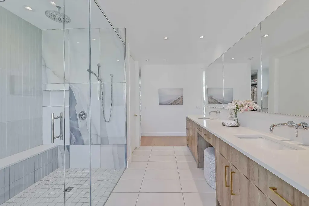 159 Rosery Drive NW Calgary AB T2K 1L8