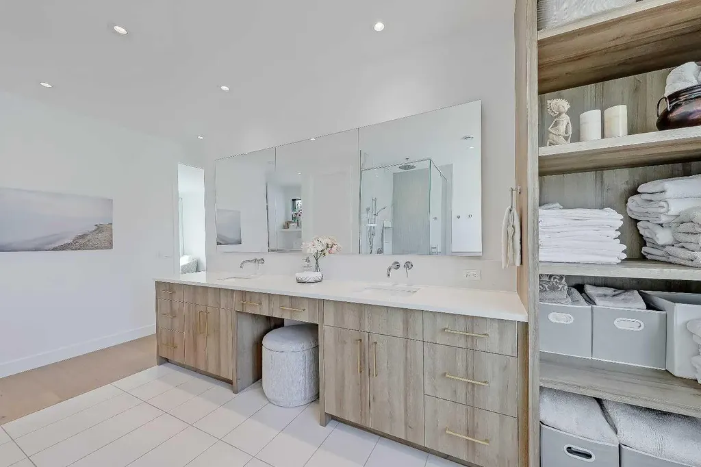 159 Rosery Drive NW Calgary AB T2K 1L8