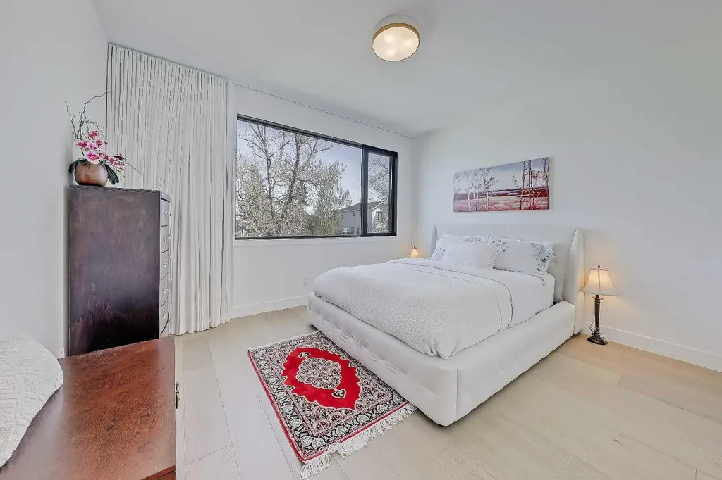 159 Rosery Drive NW Calgary AB T2K 1L8