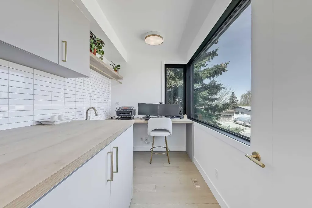 159 Rosery Drive NW Calgary AB T2K 1L8