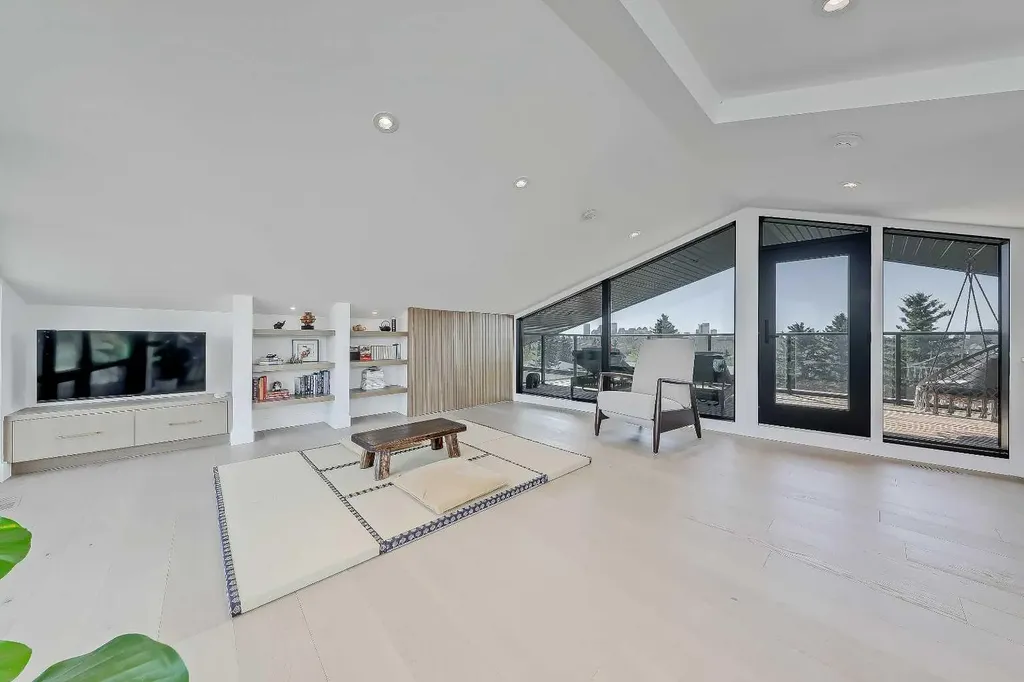 159 Rosery Drive NW Calgary AB T2K 1L8