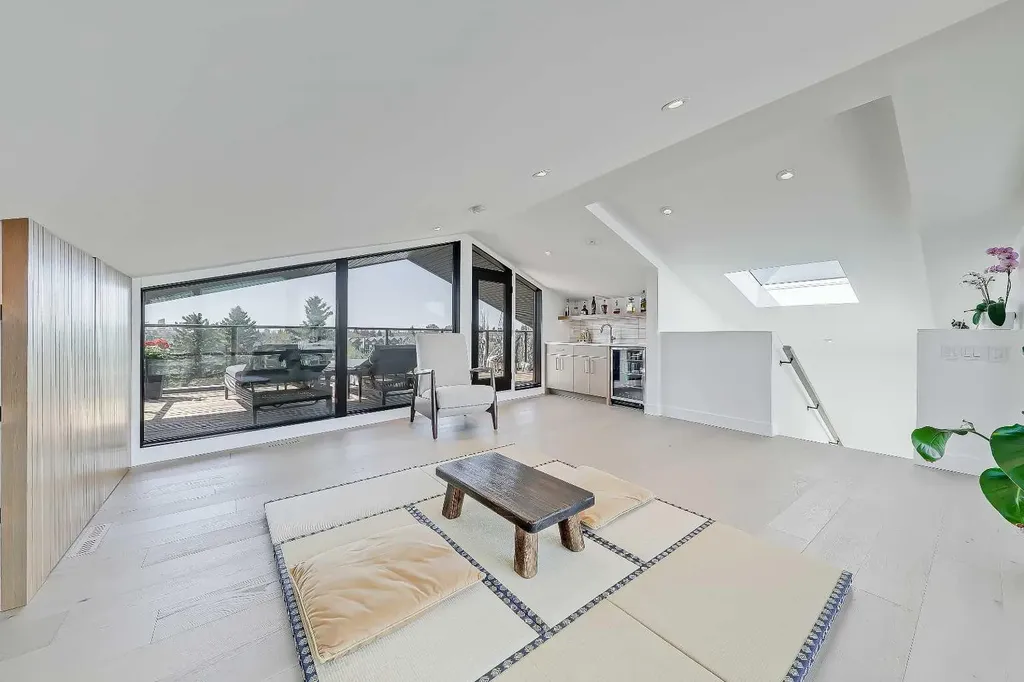 159 Rosery Drive NW Calgary AB T2K 1L8