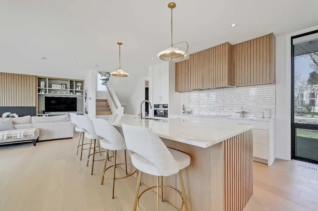 159 Rosery Drive NW Calgary AB T2K 1L8